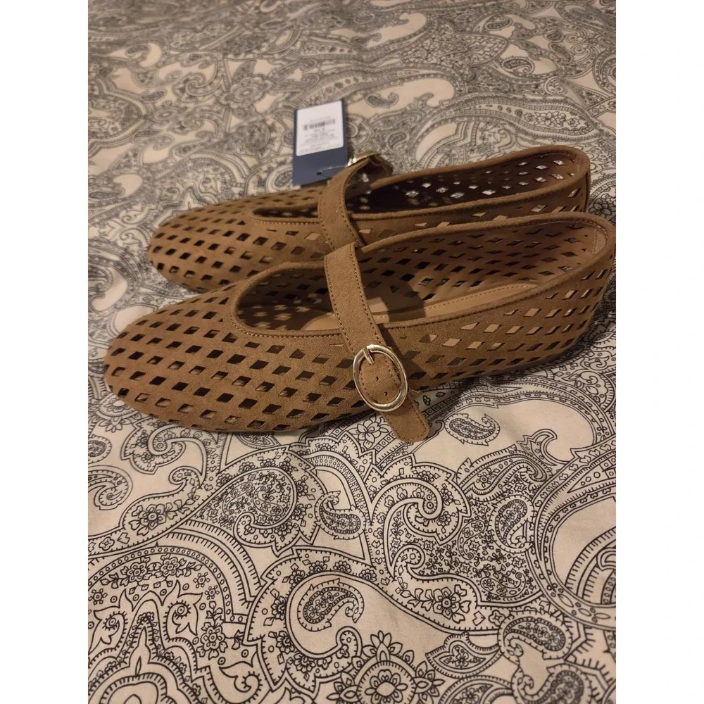 Universal Thread Brown Laser Cut Mary Jane Flats Faux Suede Buckle Shoes Sz 8.5 - Picture 4 of 8